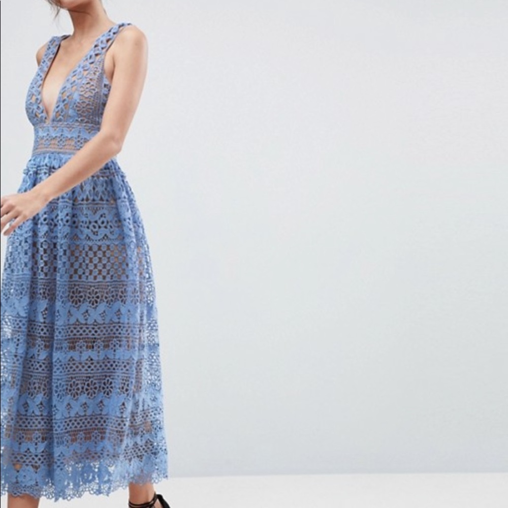 Boohoo exclusive lace midi dress